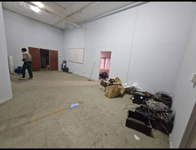 280M² WAREHOUSE TO LET IN SPRINGFIELD